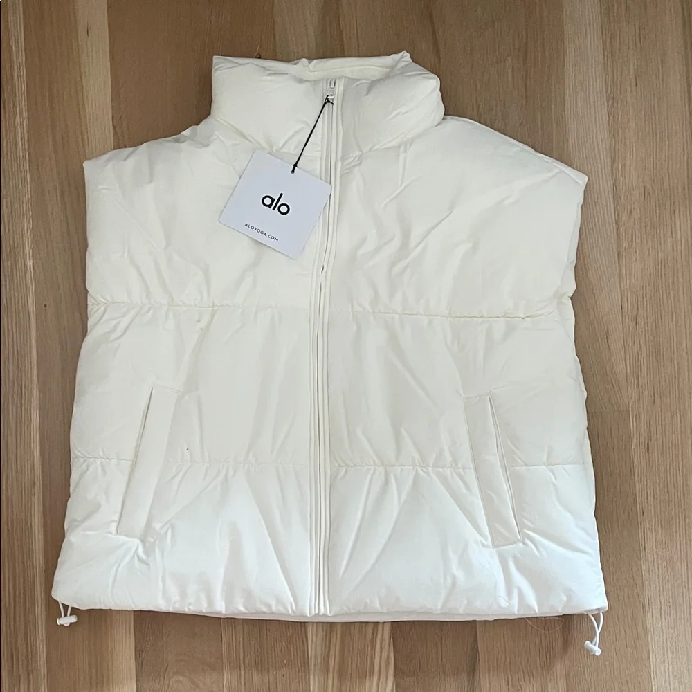 ALO Yoga Cream White Puffer Vest
